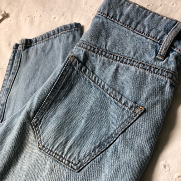 🌸GORGEOUS🌸 Embroidered Mom Jeans - Picture 6 of 6